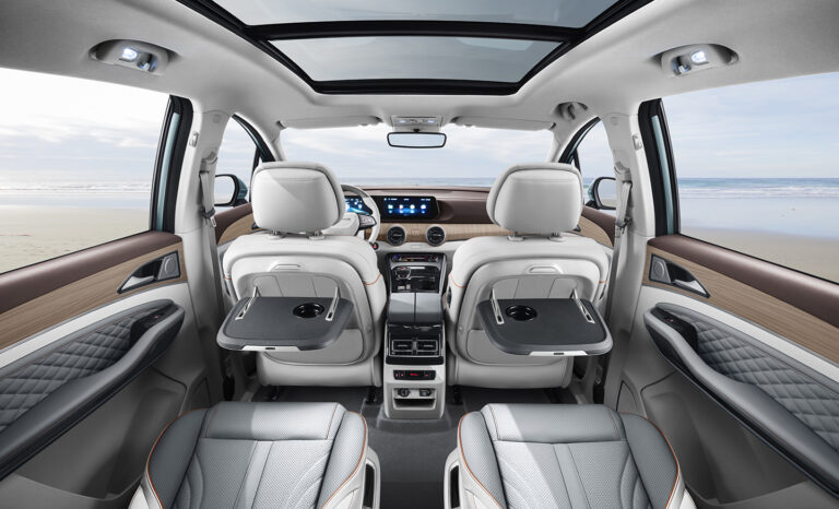 Forthing U TOUR vidus salonas