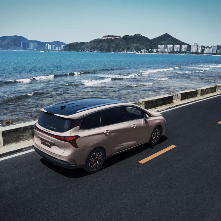 Forthing U TOUR gatveje